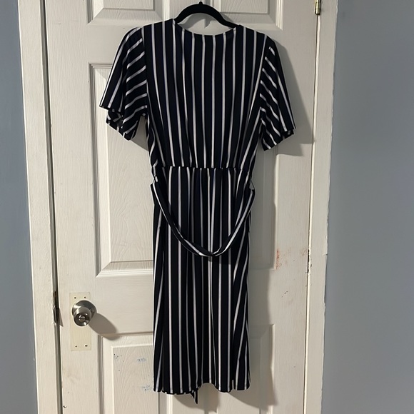Pinstriped dress - Picture 2 of 6
